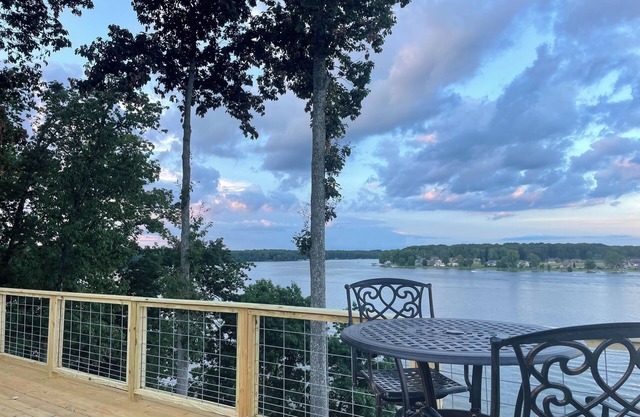 EagleTree - Couples Unique Destination w Hot Tub & Private Dock on Wheeler Lake
