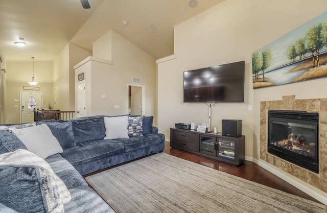 Spacious home with Home Gym/ Pet Friendly/Early Check in/ Arcade Games.