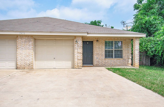 Easily accessible 2 bedroom 2 bathroom 1 car garage duplex