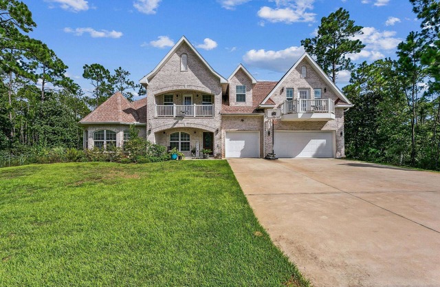 East Bay Lodge- Huge Family Home Minutes From Beach and Golf- Pet Friendly - Huge Lot w/Fruit Trees