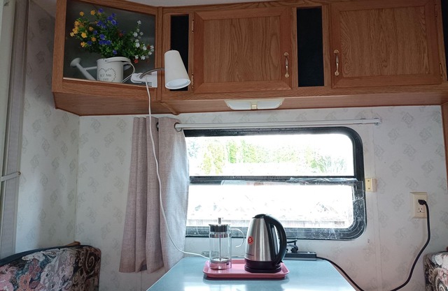 East Burnaby RV trailer, close to amenities