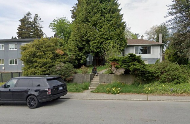 East Burnaby Tent Site: Near Transit & Hwy with Wi-Fi, Laundry, Deck & More
