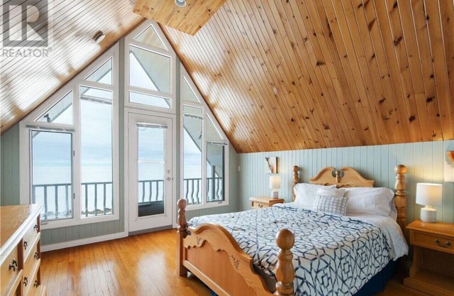 East Coastal- Waterfront Cottage