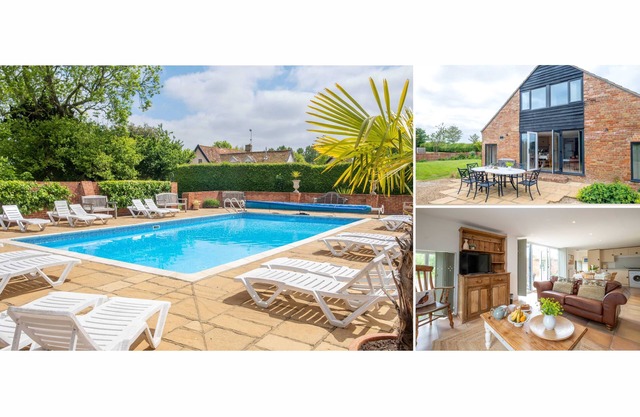 East Green Farm Cottages - The Dairy - sleeps 6 guests in 3 bedrooms