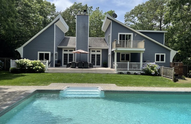 East Hampton Beach House w / beheizter Salzwasserpool & 2 Master-Suiten