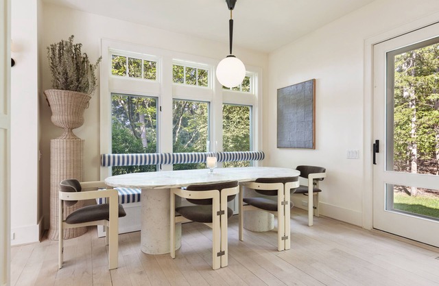 East Hampton: Chic 4 bed, Water Views, Walk to Beach, 5 min drive to Amagansett
