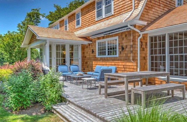 Neuer Eintrag: Easthampton Classic Shingle Style, südlich der Autobahn mit beheiztem Gunite Pool