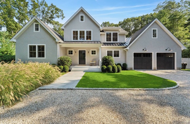 East Hampton. New Spacious 5-bedroom house. Pool with great outdoor living