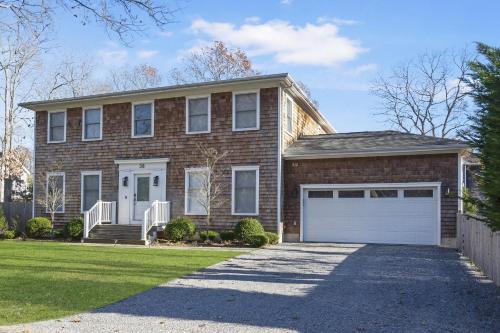 East Hampton Retreat: Heated Pool, BBQ,Home Office