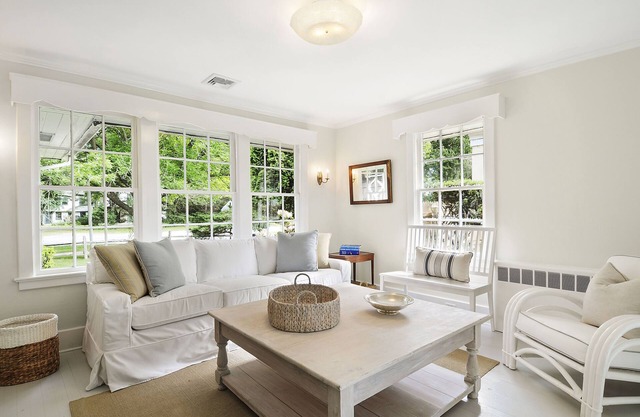East Hampton Village: Wunderschön renoviertes, klassisches Cottage mit 3 Schlafzimmern zu Fuß zu allen