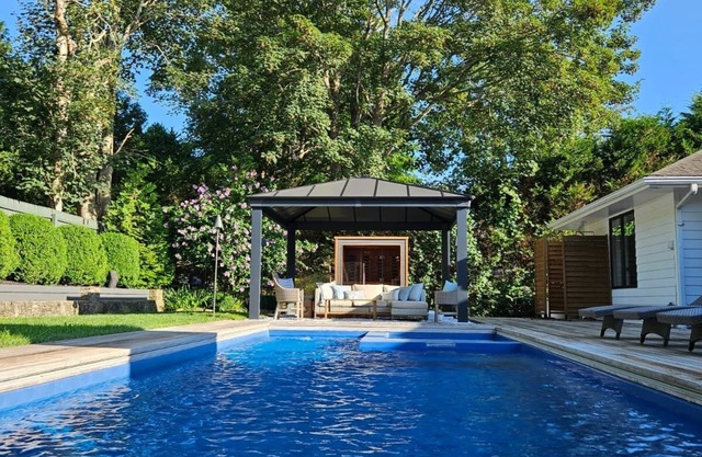 East Hampton Village Gem, Private Flag Lot, Walk or Bike to Everything!