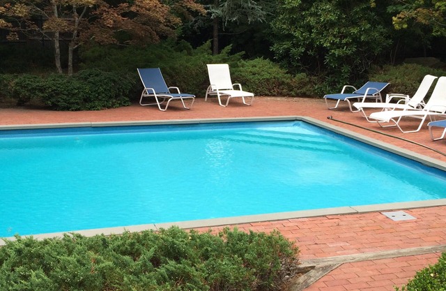 East Hampton-Walk to Bay Beach from a Private Retreat