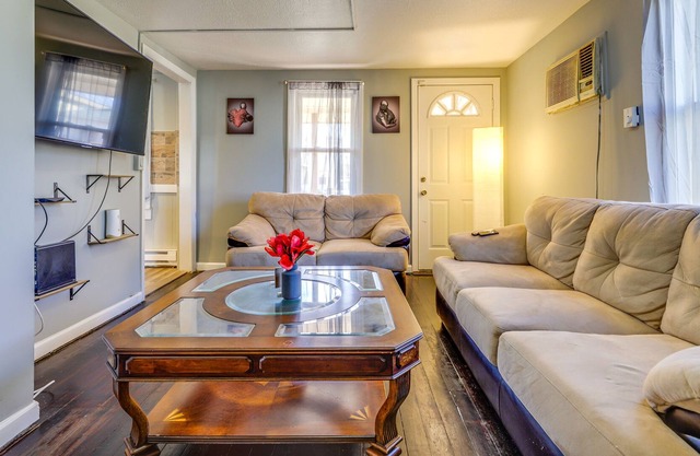East Hartford Vacation Rental - Work From Home!