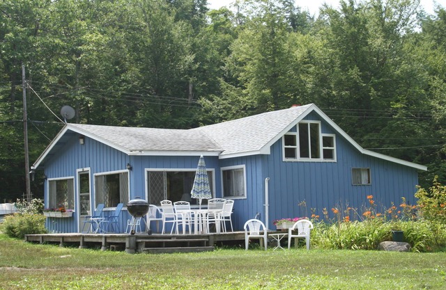 Waterfront Ferienhaus, Big Pond, East Otis, MA