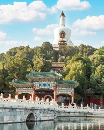 East Sacred Hotel-Very close to the Drum Tower,The Lama Temple,Houhai Bar Street,Nanluoguxiang,Tiananmen Square and the Forbidden City, and the subway st ation is also very close