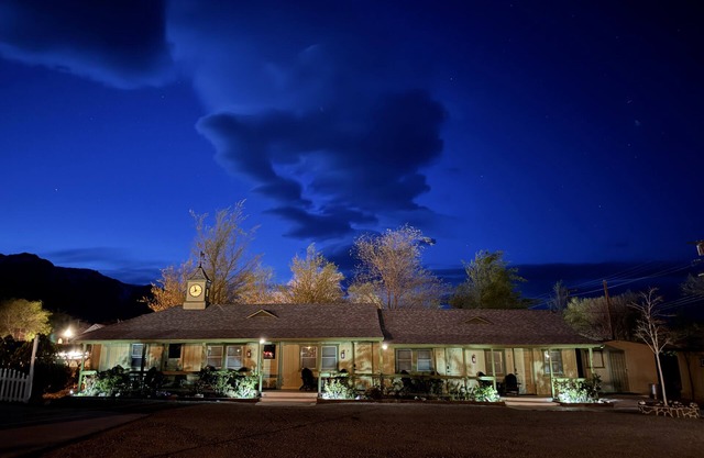 Eastern Sierra Motor lodge