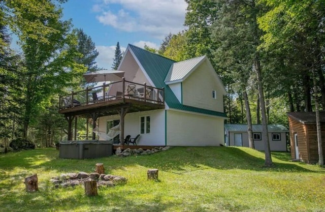 Eastern Township's Getaway! Beach + Ski Haven