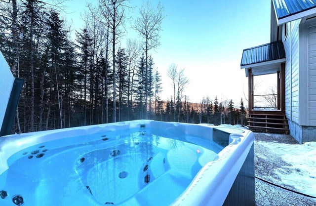 Eastman 73 | Timberblock Style, Spa, River View