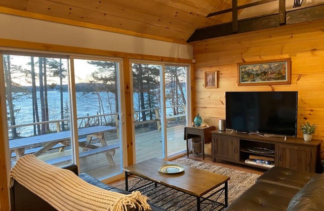 Eastman's Seaside Cottage with Private Beach