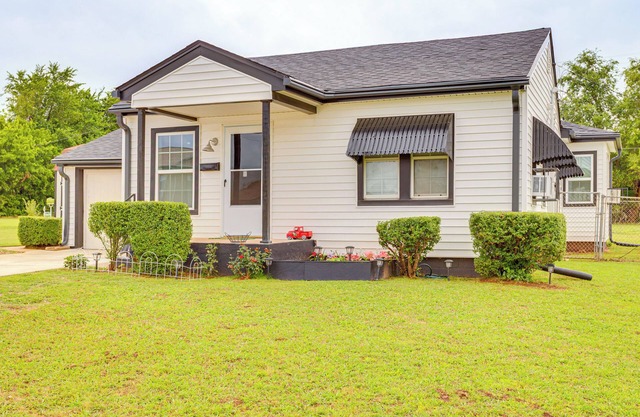 Eastside OKC Hideaway: Yard, 1 Mi to State Capitol