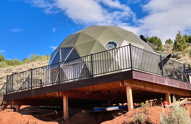 Eastward in Eden.nGlamping near Bear Lake