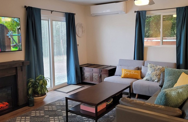 Eastwood Escape Cottage 🔥Hot Tub 🔥