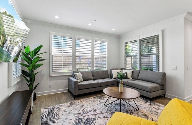 EASTWOOD Living｜Prime Irvine Spectrum Access｜Stylish Upgraded Interior #41772
