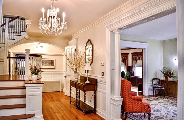 Easy access elegance! Minutes to Providence, Colleges and history.