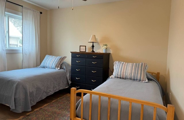 Easy access! Superb location!