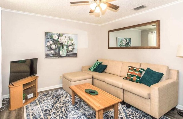 Westside Nest- Easy access to everything!