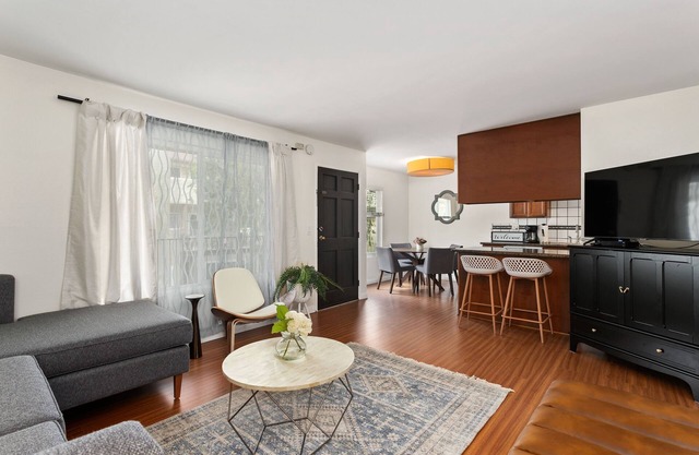 Easy Breezy - Affordable, Cute Condo in the Heart of Del Mar-Extended Getaway