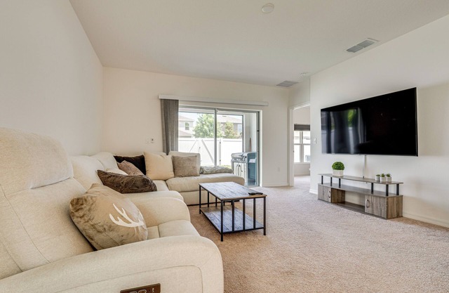 Easy Disney Day Trips: Family Home w/Pool Access