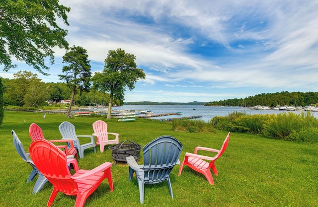 Easy Docking at Lake Champlain Family Retreat!