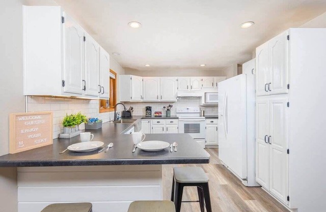 -Easy Eastowne Living - 3 Br
