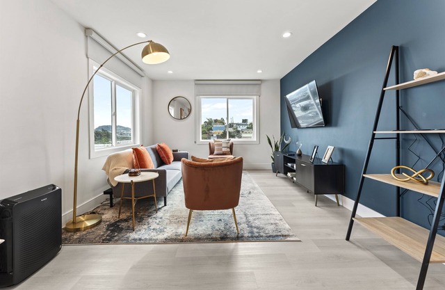 Entire House | 700+ Mbps Wifi | City Views