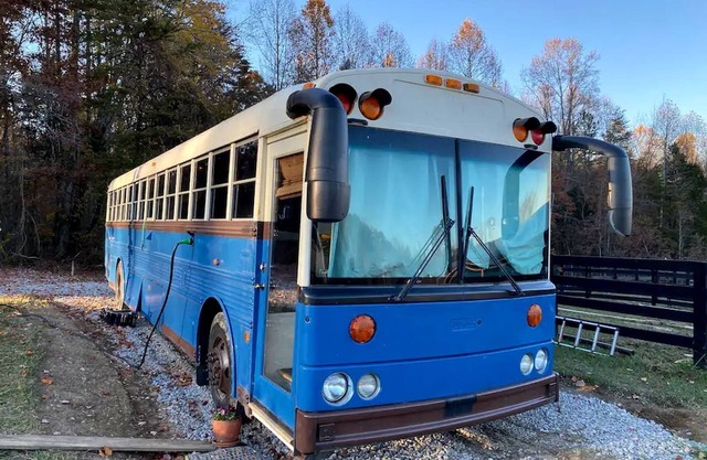 Eccentric Converted Bus, Perfect for a Tennessee Vacation