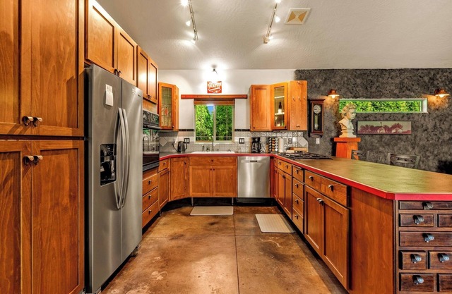Eccentric, dog-friendly, 2-bedroom house in beautiful Coeur d'Alene!