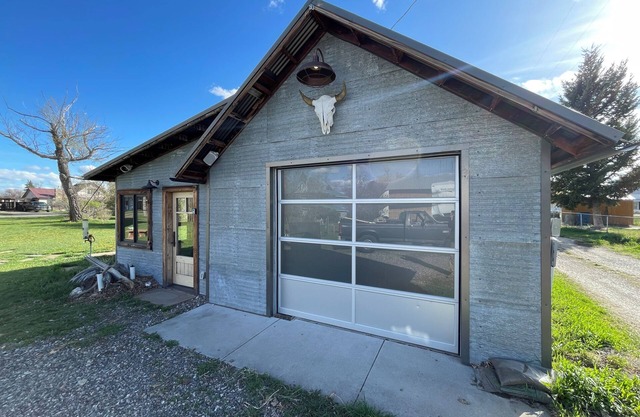 Eccentric Fishing Cottage Perfection! Sleeps the whole crew!