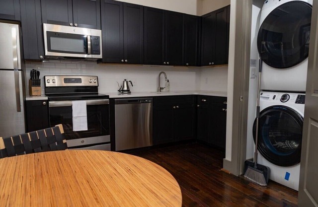 Eclectic 1BR Apt Near Breweries, Food, Downtown