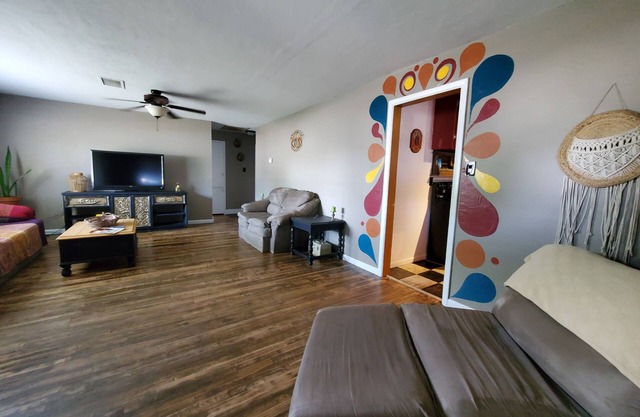 Eclectic 3BR Home walking distance to the river