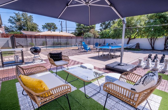 🌵 Eclectic 5BR Uptown Retreat 🌵 Pool ⭐ Giant Chess ⭐ Office ⭐ BBQ ⭐ Fire Pit ⭐