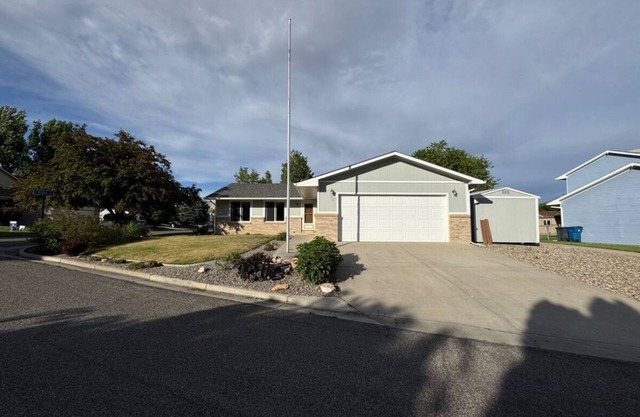Eclectic, clean & cozy 2 bedroom house
