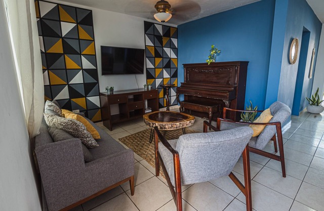 ECLECTIC House w/3BR AC, Pool & Great LOCATION!