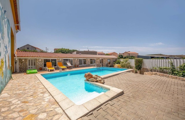 Eclectic oasis with poolside charm in Arranhó
