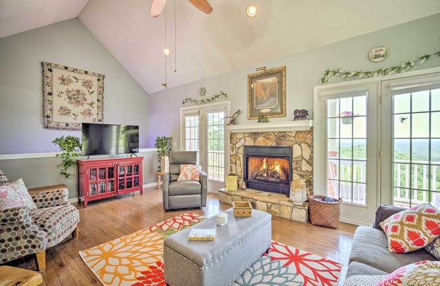 Eclectic Ranger Home w/ Mtn Views + Hot Tub!