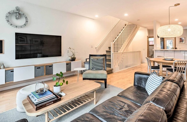 NEW! Eclectic Seattle Townhome < 3 Mi to Downtown!