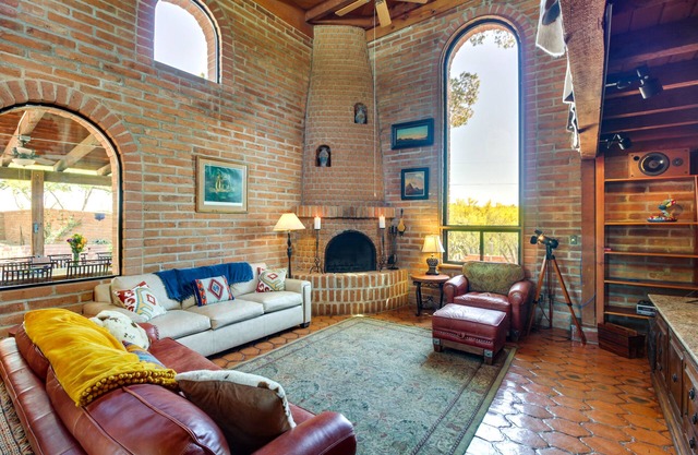 Eclectic Tucson Home 2 Mi to Saguaro National Park