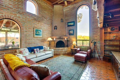 Eclectic Tucson Home 2 Mi to Saguaro National Park