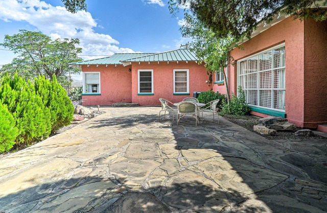 Eclectic Home: Walk to Town & Bath District!