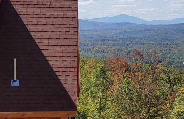 Eco Cabin, sleeps 2-4 with 90 mile views, directly on the ATV trails!